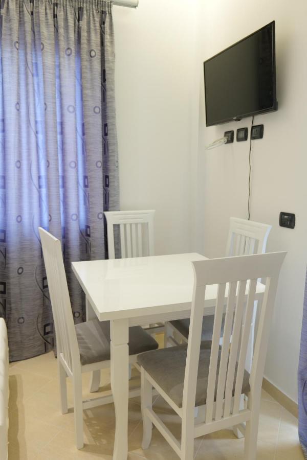 Hotel Dior Sarandë Exteriér fotografie